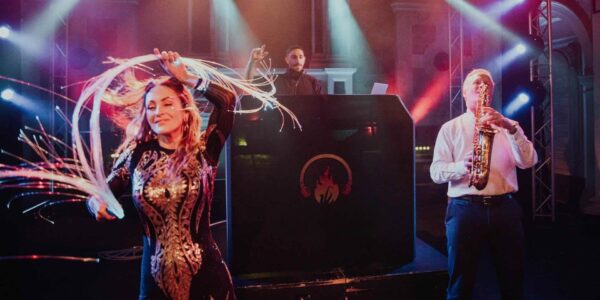 Immersive-DJ-Show-Performers-Large-Scale-Company-Events