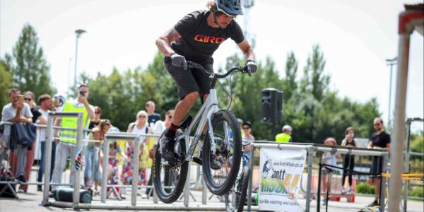 Mountain-Bike-Stunt-Show-Big-Crowds