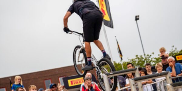 Mountain-Bike-Stunt-Show-Performance