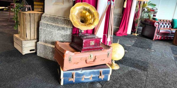 Book a Gatsby event with us, including stylish 1920s theme props and decor.
