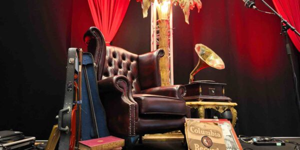 We transformed this stage with Gatsby theme props, from leather seating to instruments and opulent decor. Perfect for plush corporate events such as gala dinners.
