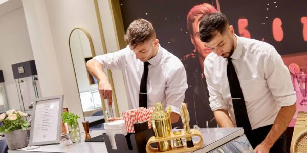 Cocktail-Mobile-Bar-Hire-Staff-Pouring-Drinks