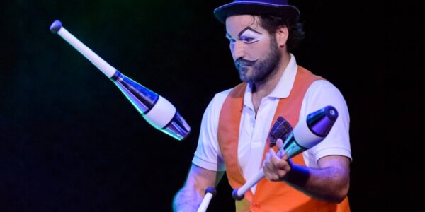 Comedy juggling act