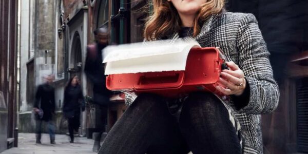 Live-Typewriter-Artist-Sat-With-Her-Typewriter-In-Public