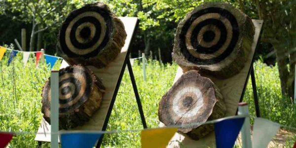 Axe-Throwing-Corporate-Fun-Day-Outdoor-Activity