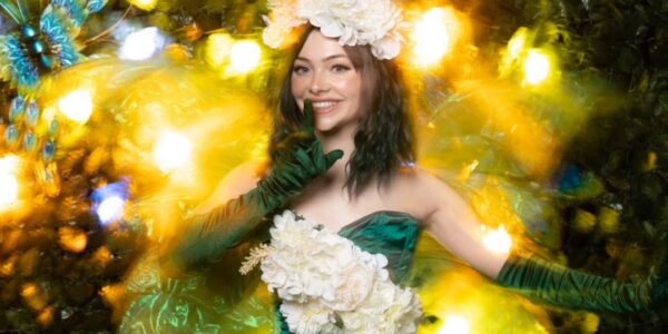 Classic-ChriTraditional snow fairy available to book for classic Christmas themed events. stmas-Fairy-min
