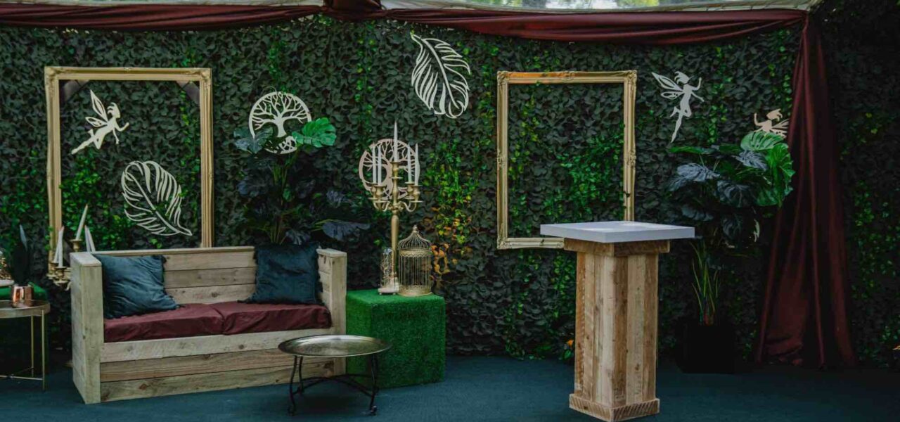 Enchanted-Garden-Pallet-Furniture