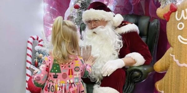 Father-Christmas-Performer-With-Child