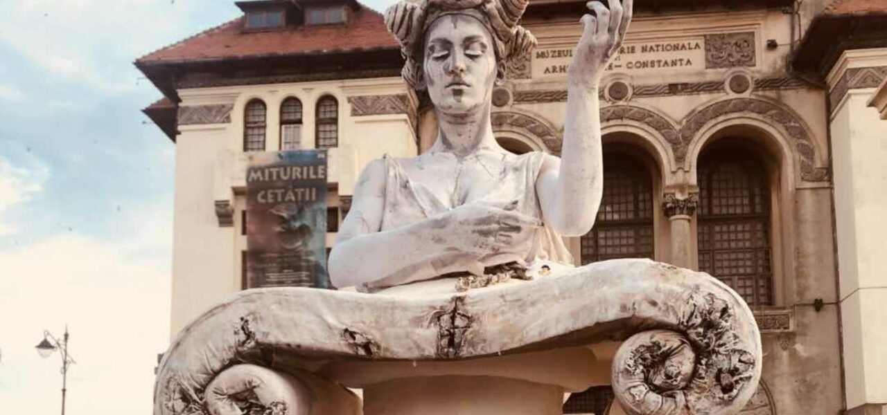 Greek-Living-Statue-On-The-Street