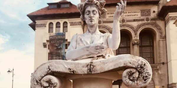 Living-Greek-Statue-On-The-Street