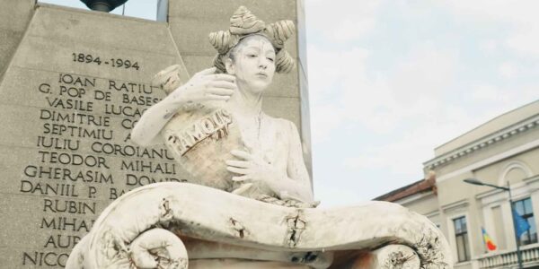 Living-Statue-Holding-Vase