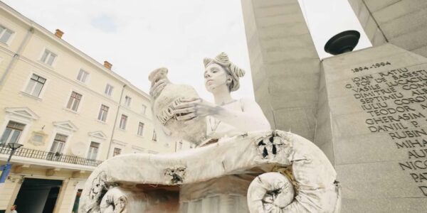 Living-Statue-On-The-Street