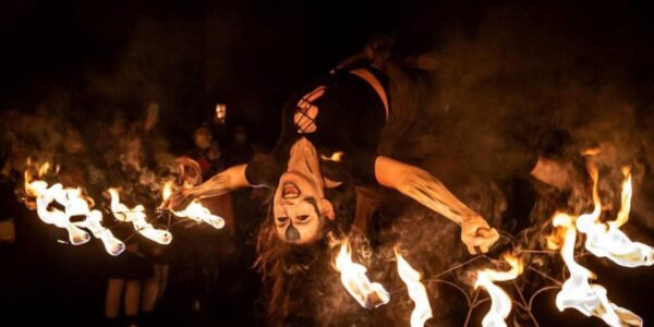Pyro-Snake-Pole-Show