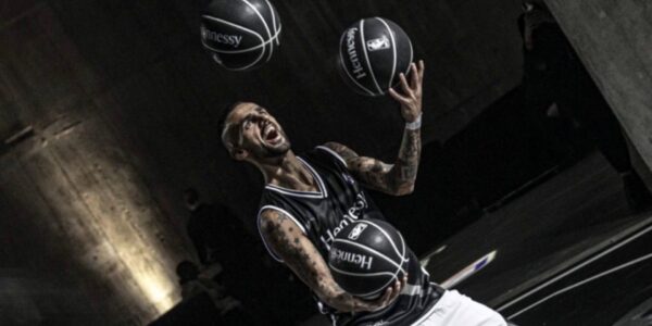 Record-Holder-Basketball-Freestyler