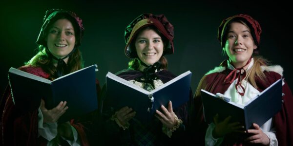 Traditional-Victorian-Christmas-SIngers