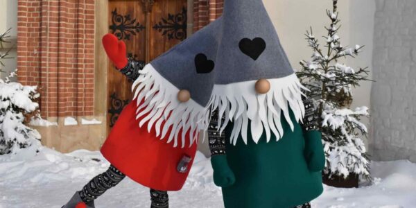 Christmas Gnomes-Walkabout-Entertainment-Snowy-Scene