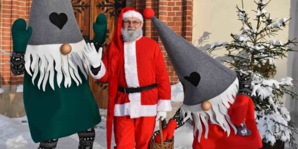 Christmas Gnomes-Walkabout-Entertainment-With-Santa