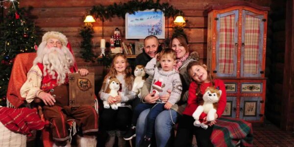 Classic-Father-Christmas-Grotto-With-Family