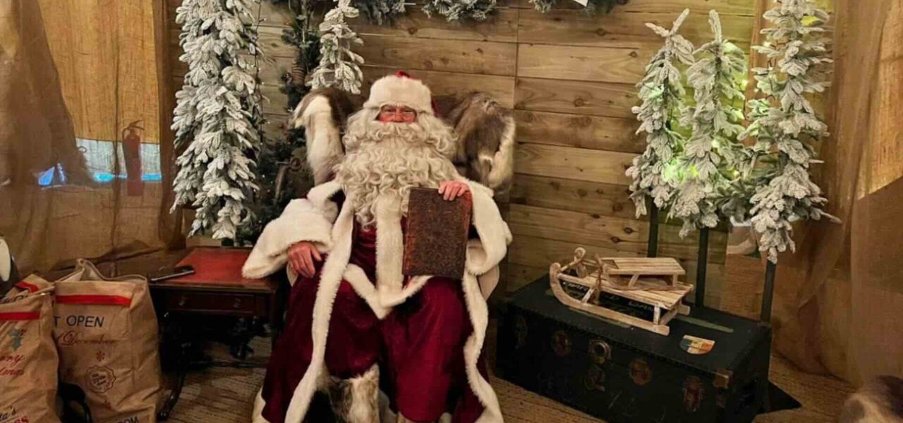 Classic-Father-Christmas-In-Grotto