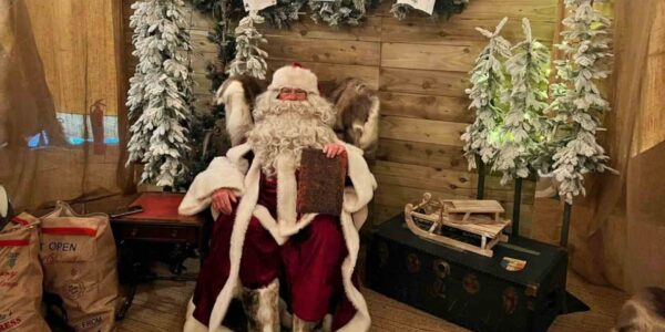 Classic-Father-Christmas-In-Grotto