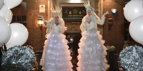 Ice-Queen-Stilt-Walkers-In-The-Snow