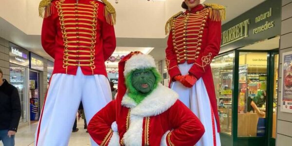 Nutcracker-Stilt-Walkers-With-Grinch