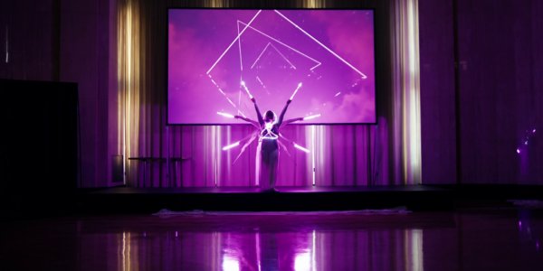 Acrobatic light show