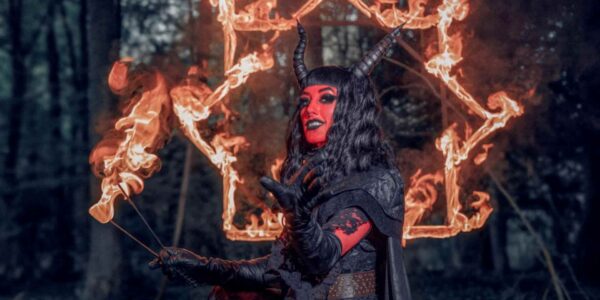 Devil-Fire-Performer-Eerie-Flame-Symbol
