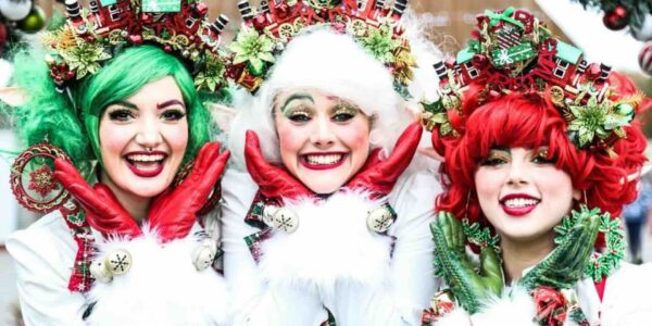 Festive-Elves-Smiling