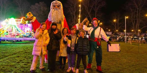 Giant-Puppet-Santa-Family-Christmas-Events