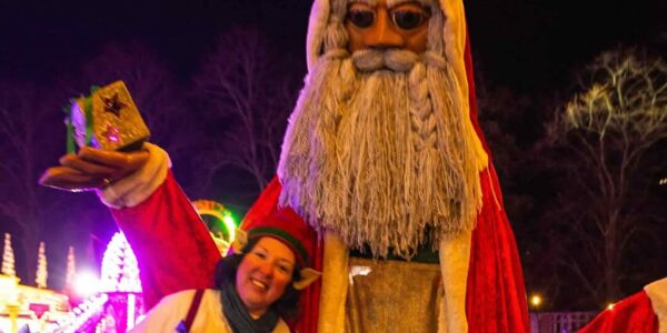 Giant-Puppet-Santa-Photo-Opportunities