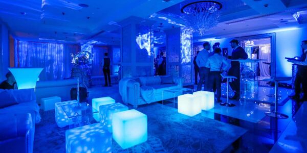 Immersive-Winter-Wonderland-Themed-Lounge
