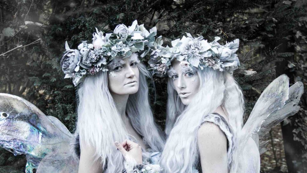 You can choose to have themed performers at your bespoke grottos such as frost fairies.