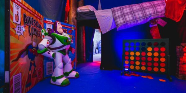 Buzz-Light-Year-Christmas-Scene