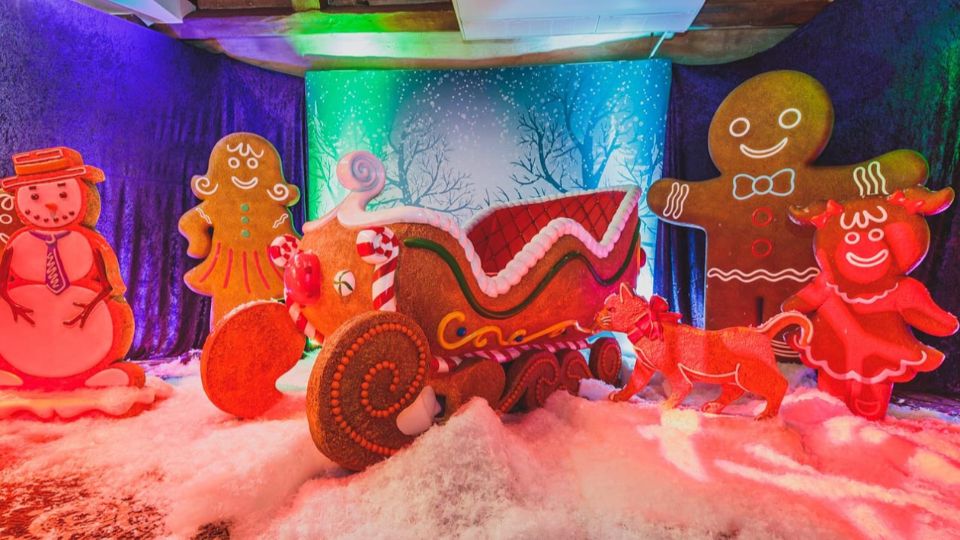 Christmas-Toyland-Scene