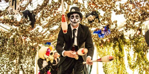 Dia de los Mueros Juggler