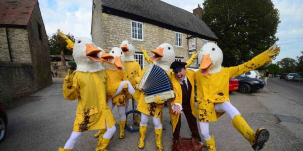 Duck Walkabout Entertainers