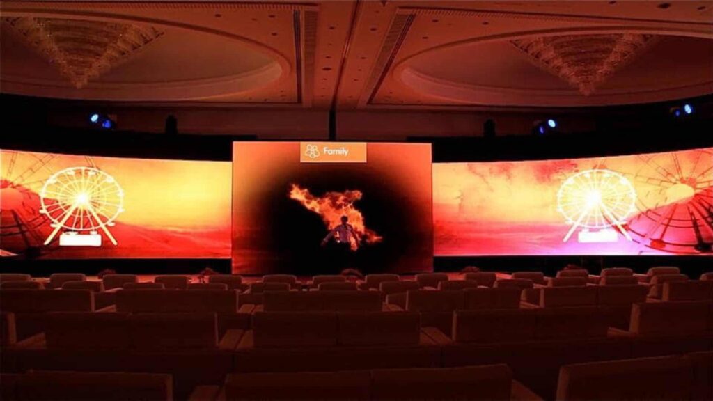 An immersive conference performance at a Gala Dinner