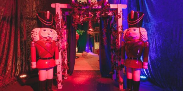 Nutcrackers-Guarding-Toyland