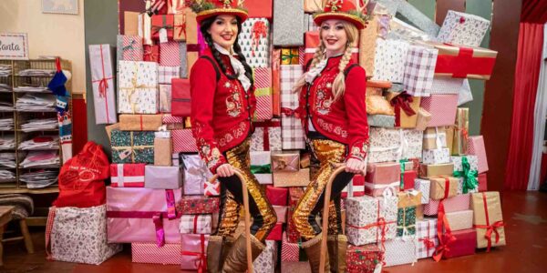 Reindeer-Christmas-Walkabout-Act-Elegant