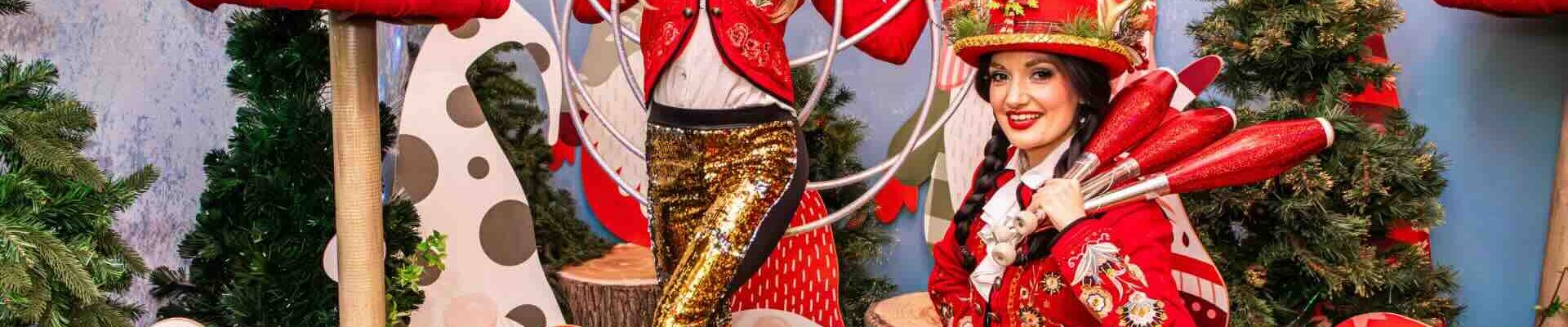 Reindeer-Christmas-Walkabout-Act-Hoops-And-Juggling