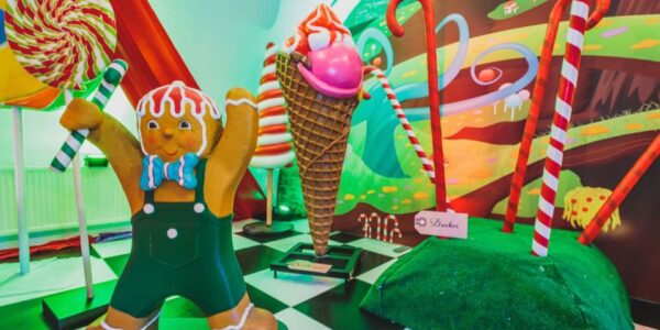 Sweet-Toyland-Christmas-Scene