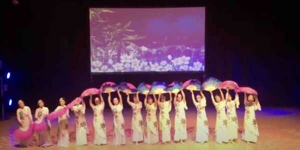 Traditional-Chinese-Dancers-With-Fans-scaled.jpeg