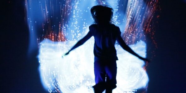 Interactive-digital-walls-and-mirrors-silhouette