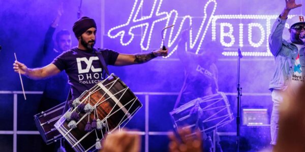 Dhol-Drummers-on-stage