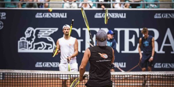 Tennis-Trickshot-Show-wimbledon-events-crowds
