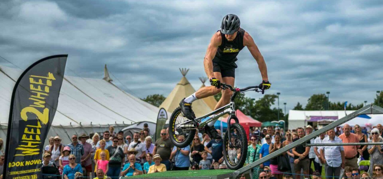 extreme-mountain-bike-show-tricks-family-fun-day