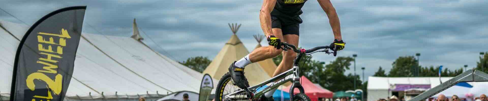 extreme-mountain-bike-show-tricks-family-fun-day extreme-mountain-bike-show-tricks-family-fun-day