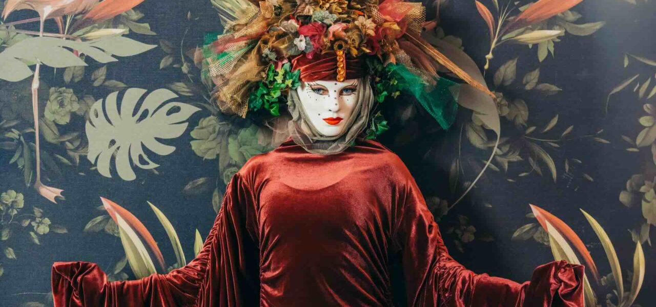 Floral-walkabout-characters-festival-events