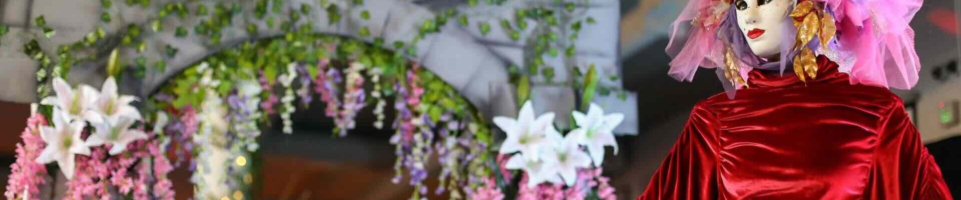 Floral-walkabout-characters-immersive-entertainment Floral-walkabout-characters-immersive-entertainment